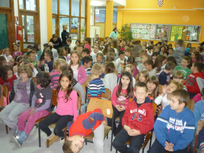 U našoj školi održana predstava “Ivica i Marica”