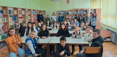 TURISTI U SVOM GRADU item-thumbnail